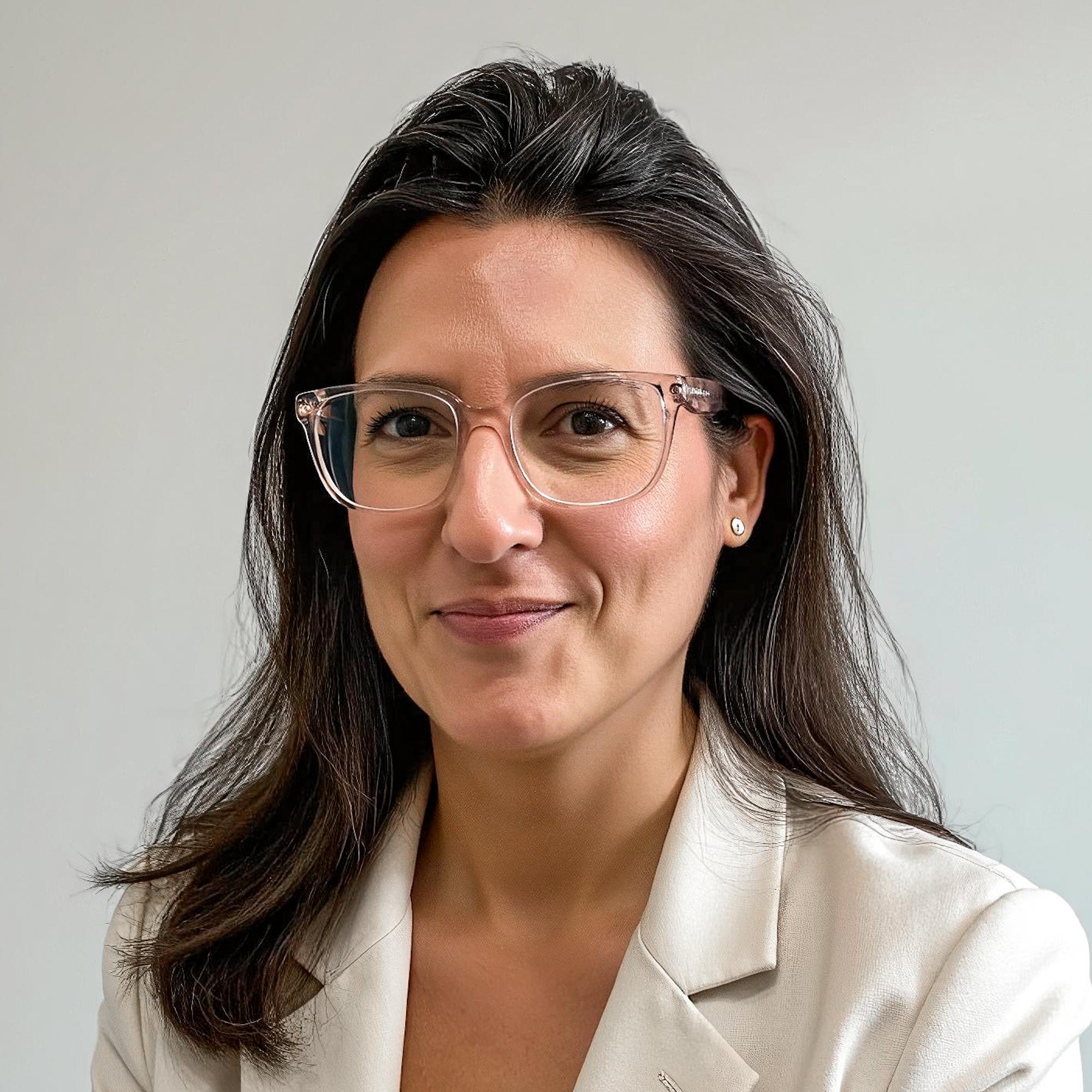 Cristina Crespo | Atenció al client Llach Serra