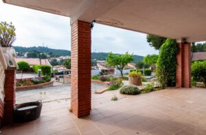Terreno con 3 viviendas independientes en Calafell
