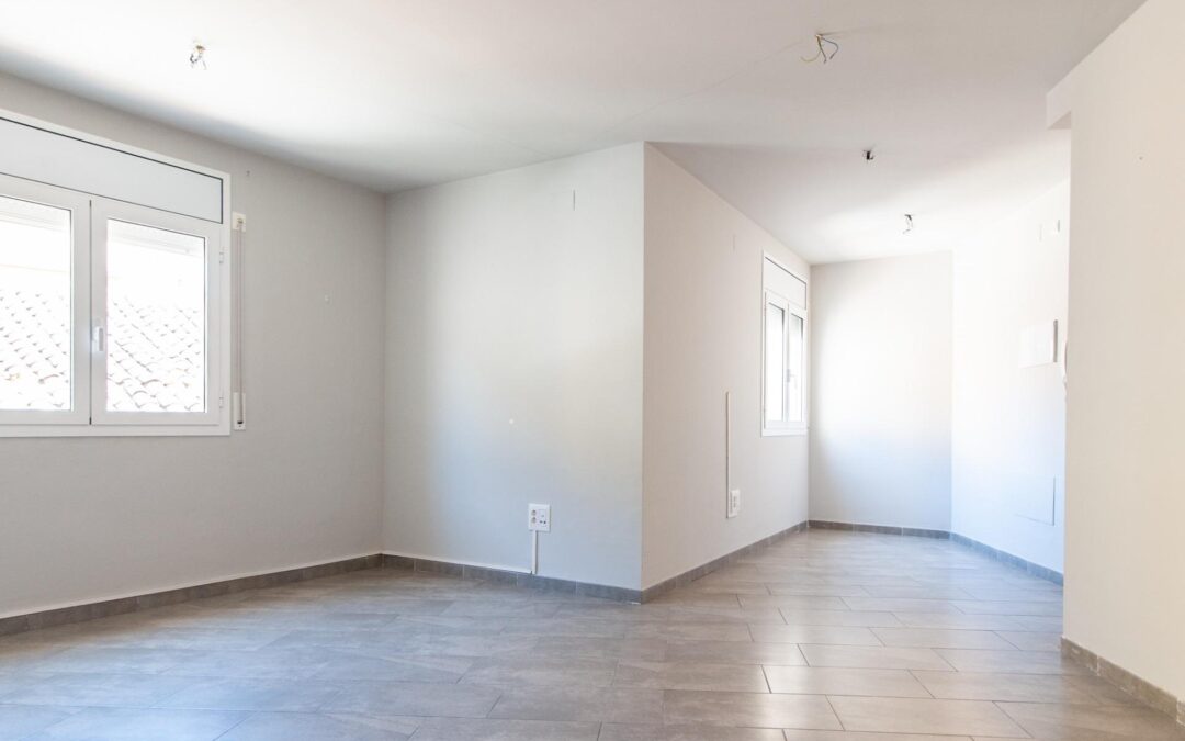 Oficina con luz natural y privacidad