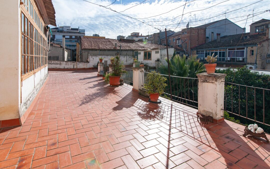 EDIFICIO EMBLEMÁTICO EN PLAZA LA VILA