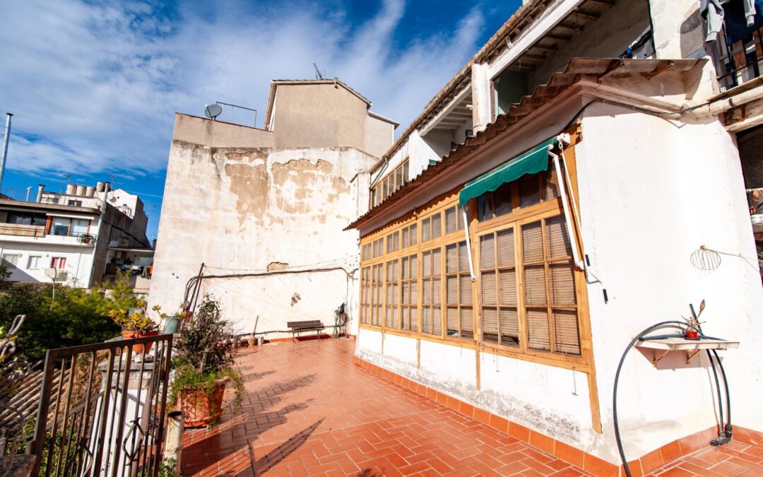 EDIFICIO EMBLEMÁTICO EN PLAZA LA VILA