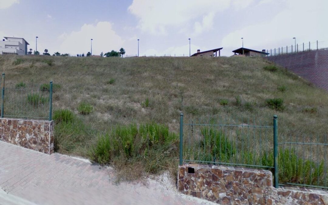 ESTUPENDO TERRENO EN MASIA BACH