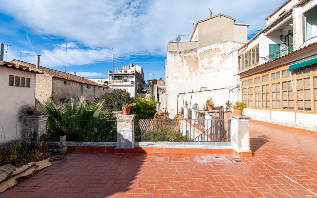 EDIFICIO EMBLEMÁTICO EN PLAZA LA VILA