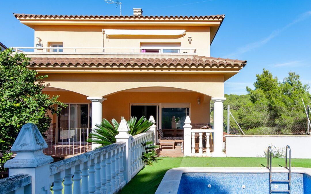 Casa independiente con piscina privada y gran terreno