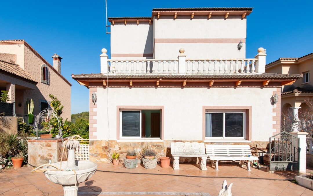 Casa independiente con amplias posibilidades en Valldemar