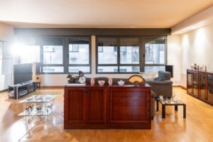 Amplio piso con vistas despejadas junto a Plaza España