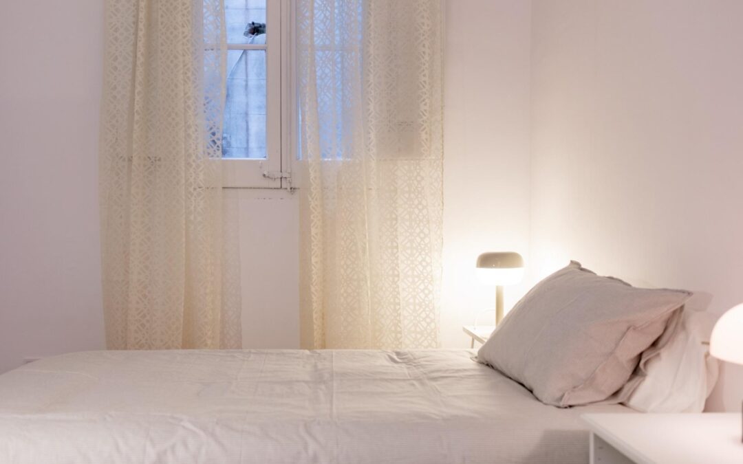 Habitación cómoda con cama individual en piso femenino – Calle Casp