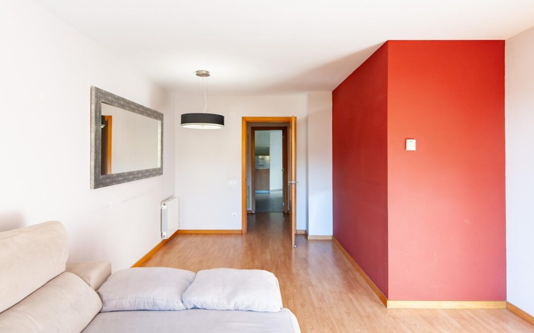 Piso amplio con dos terrazas, luminoso con piscina comunitaria y parking