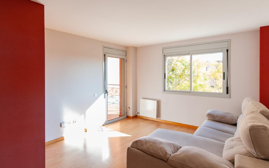 Piso amplio con dos terrazas, luminoso con piscina comunitaria y parking