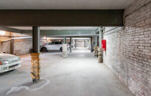 Oportunidad de aparcamiento en venta con acceso por Avinguda de la Pelegrina