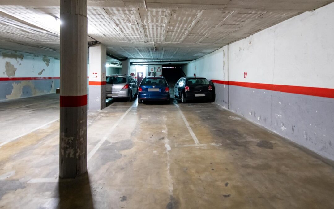 Plaza de parking amplia junto al Hospital Clínic de Barcelona