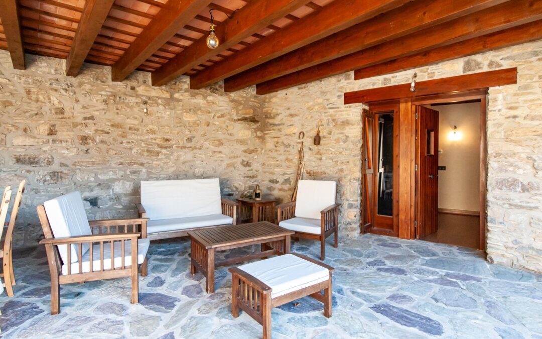 Casa de montaña reformada con era, vistas y encanto en Monrós