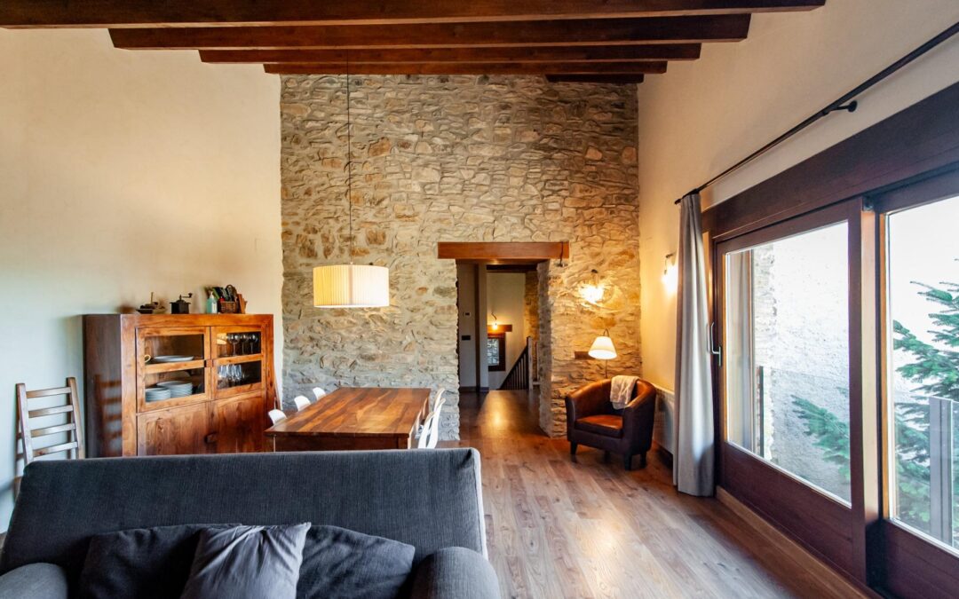 Casa de montaña reformada con era, vistas y encanto en Monrós