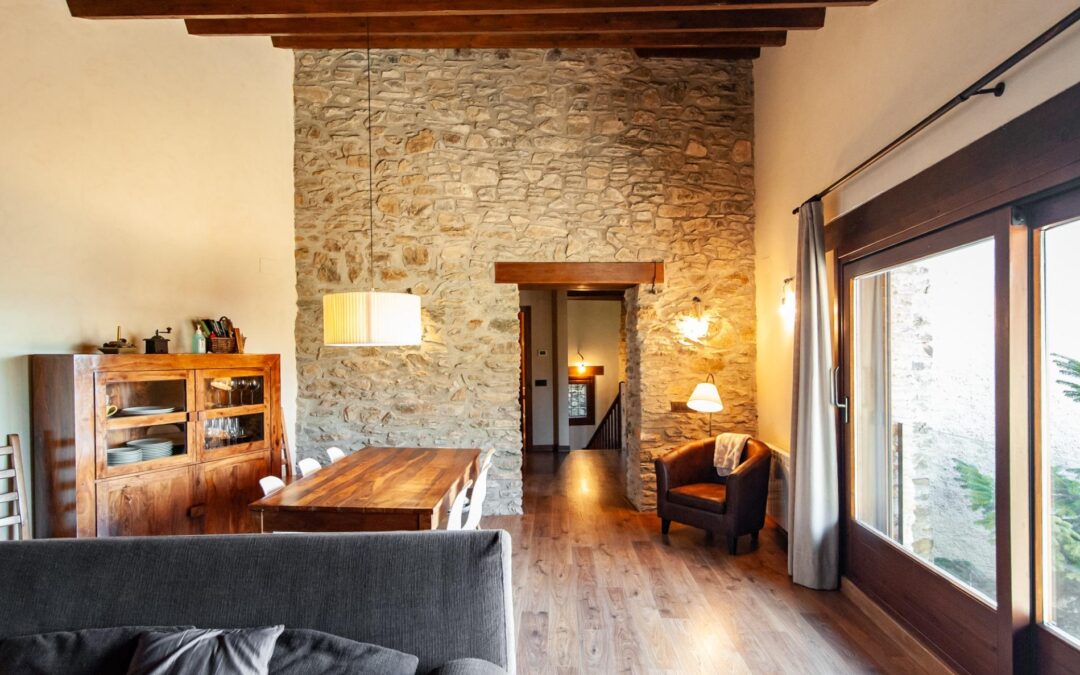Casa de montaña reformada con era, vistas y encanto en Monrós