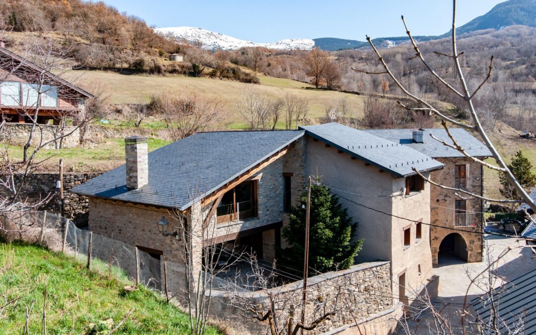 Casa de montaña reformada con era, vistas y encanto en Monrós