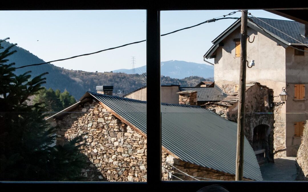 Casa de montaña reformada con era, vistas y encanto en Monrós