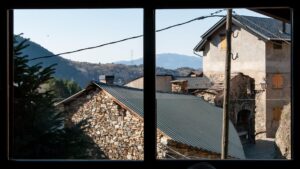 Casa de montaña reformada con era, vistas y encanto en Monrós
