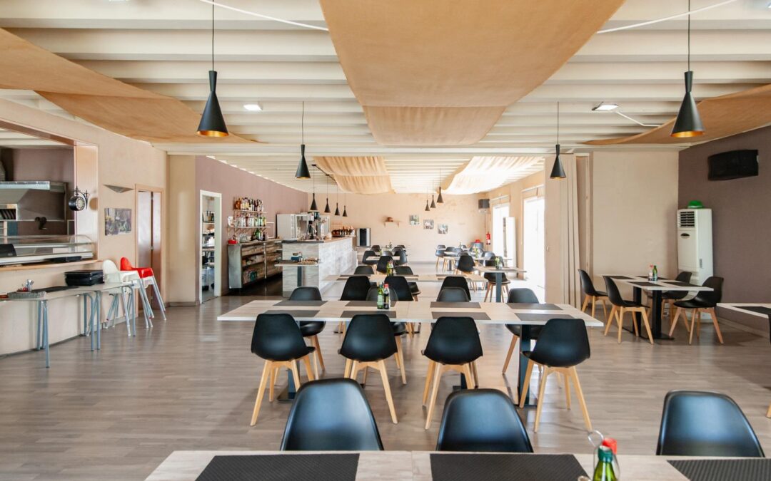 Local con gran jardín y espacios versátiles, ideal para restaurante, en Pacs del Penedès