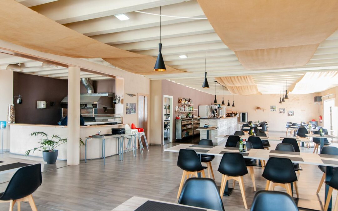 Local con gran jardín y espacios versátiles, ideal para restaurante, en Pacs del Penedès