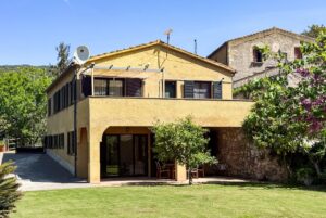 Finca con casa y masía de piedra en entorno natural privado · Sant Andreu de Llavaneres