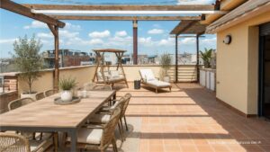 Ático dúplex con gran terraza, piscina comunitaria y múltiples espacios en el centro