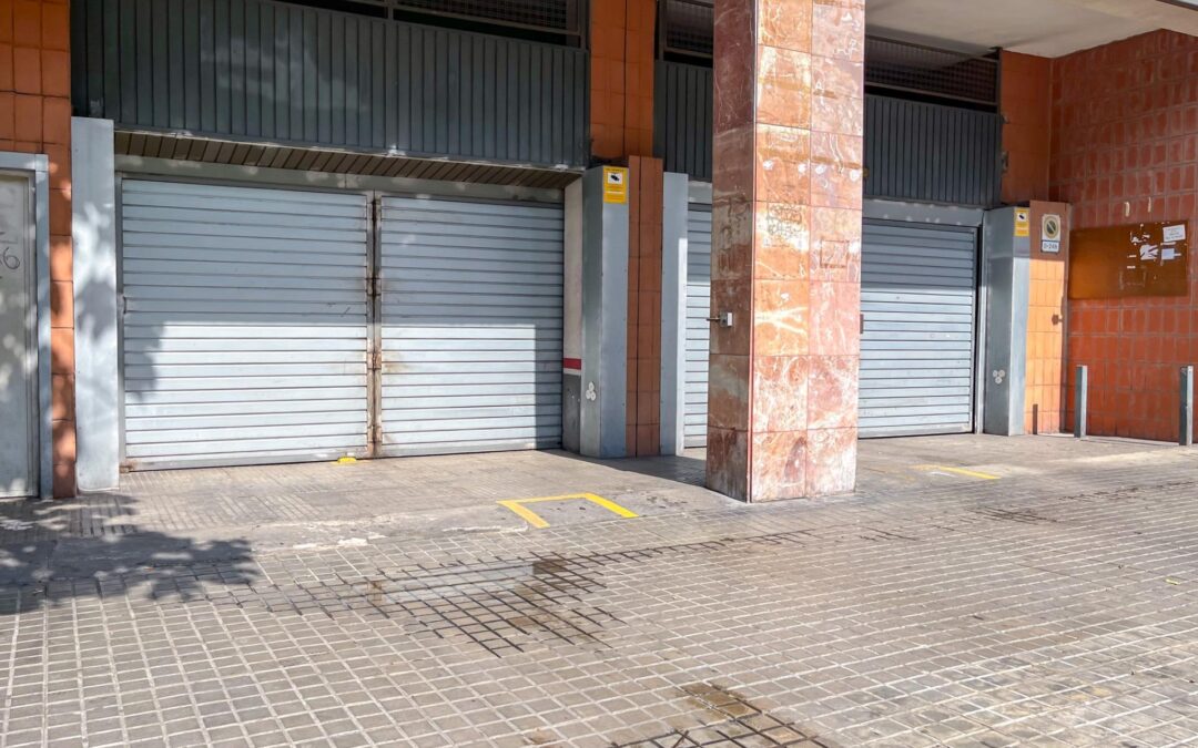 Amplia plaza de aparcamiento en alquiler en la calle Olesa