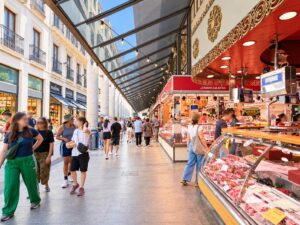 Parada comercial en el emblemático Mercado de la Boqueria – Barcelona